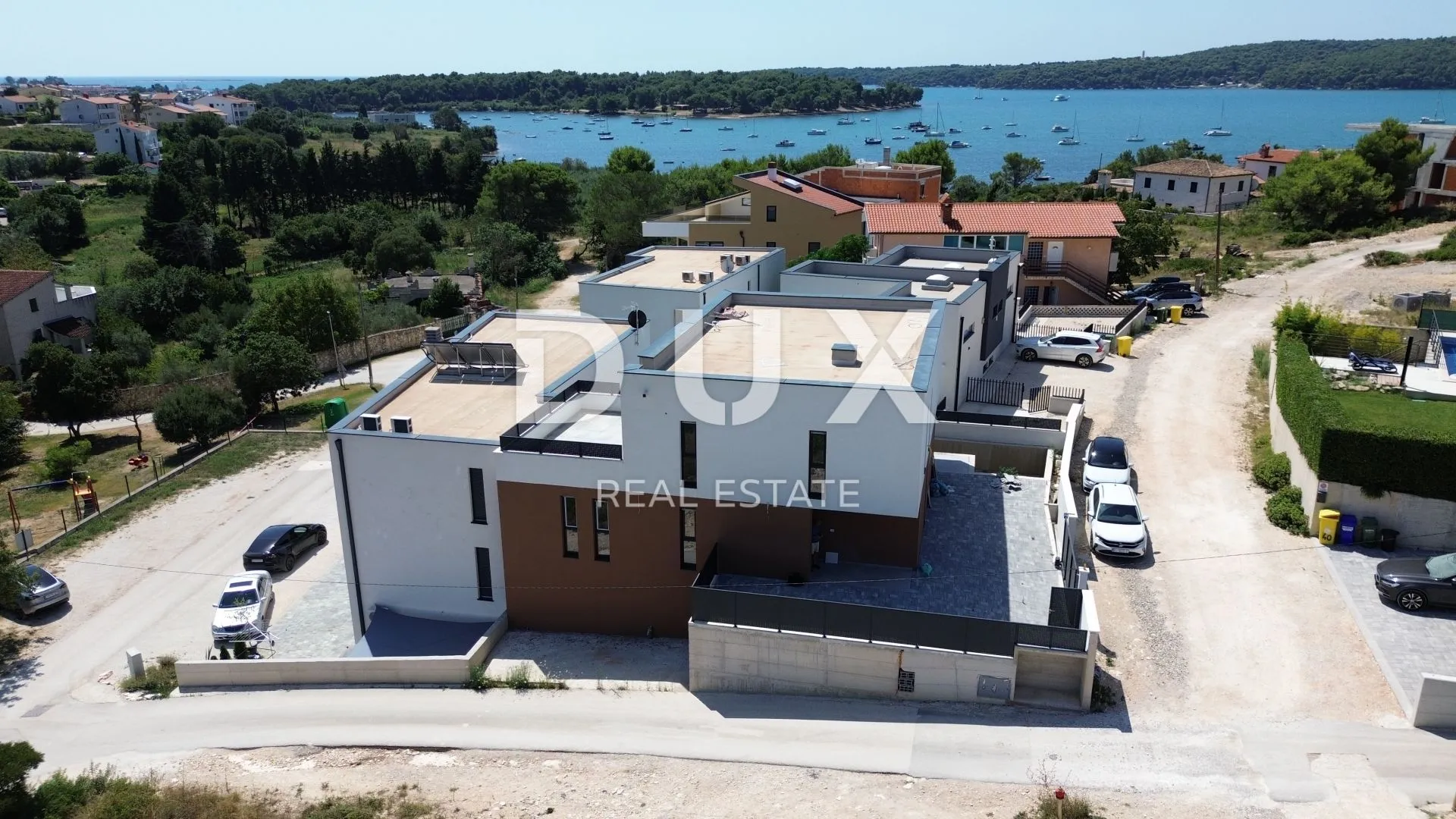 istra, medulin nova vila s bazenom i pogledom na more! - slika 1