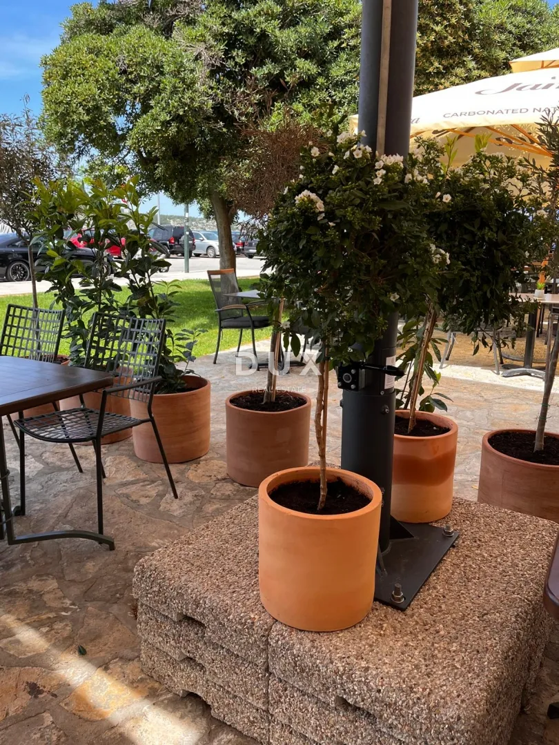 šibenik, centar, vrhunski uhodani restaurant, prvi red do mora. - slika 22