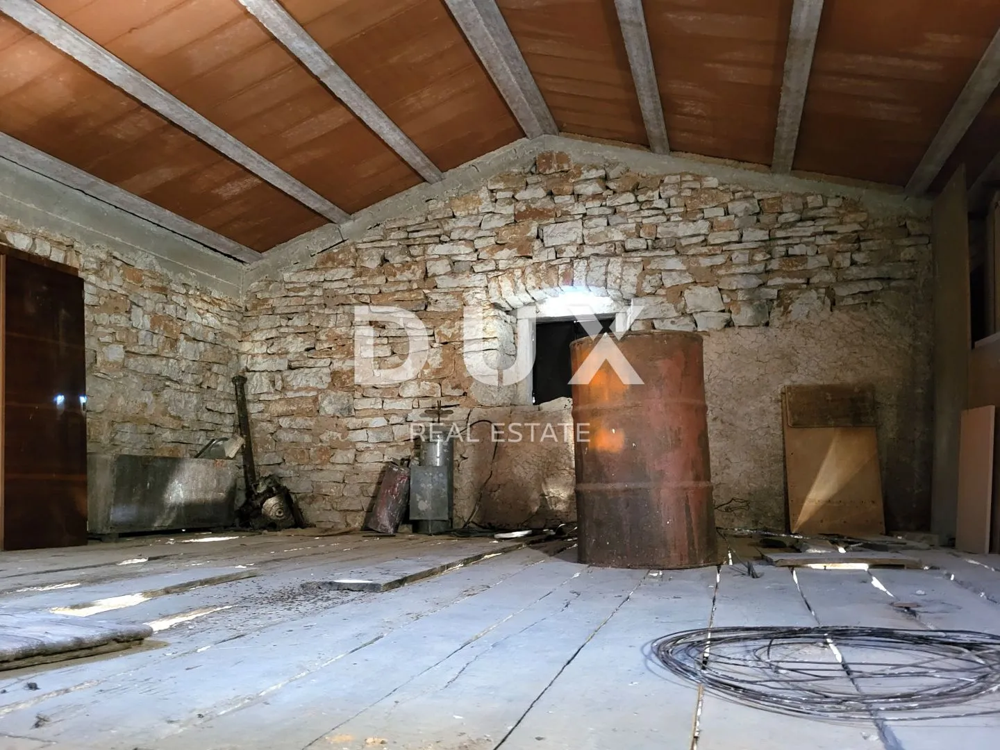 istra. svetvinčenat - samostojeća kamena kuća - slika 10