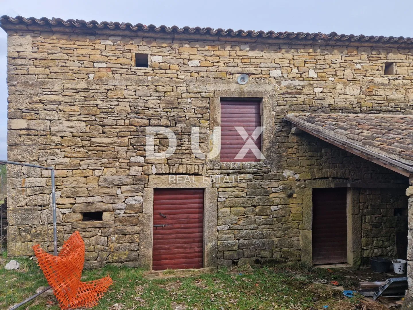 istra, cerovlje - samostojeća kamena zgrada - slika 4
