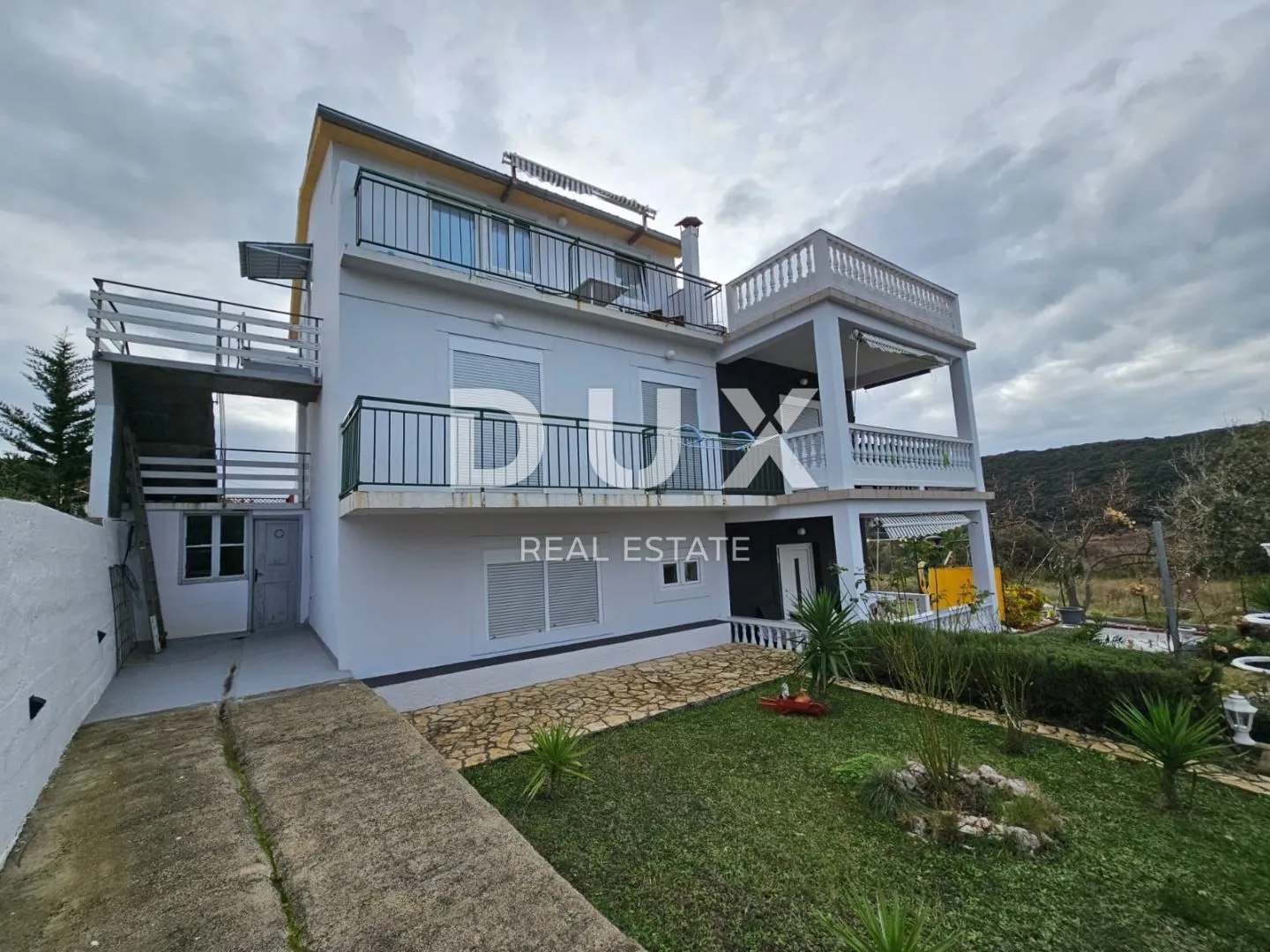 otok rab, kampor - kuća s apartmanima 100 m od mora - slika 2