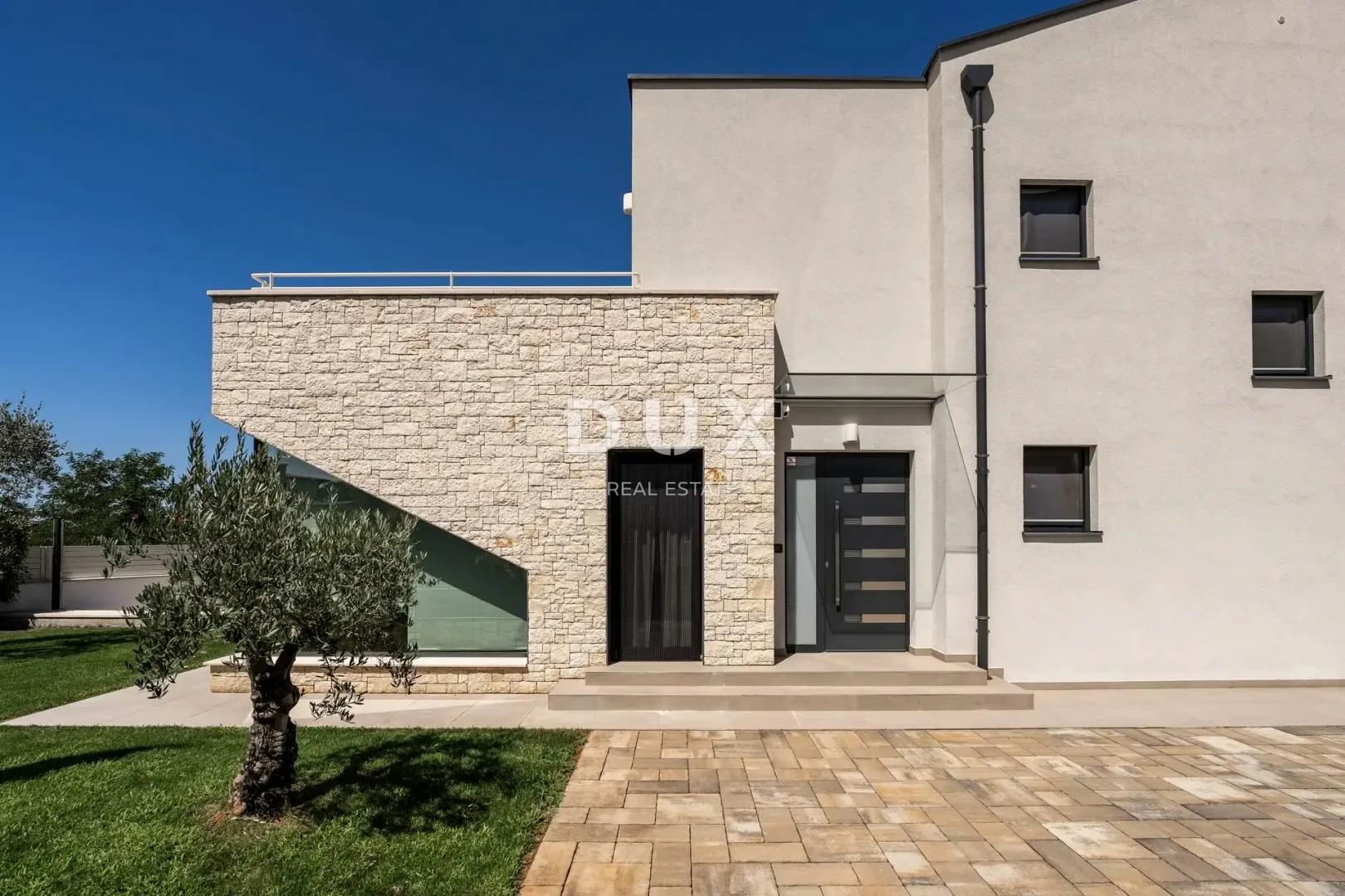 istra, poreč - moderna kuća s bazenom - slika 16