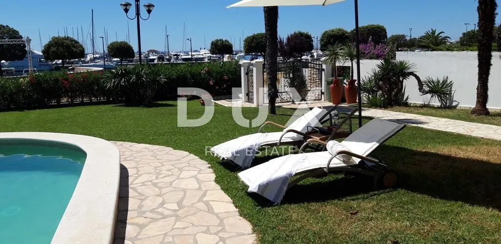 istra, umag - jedinstvena vila s bazenom, prvi red do mora - slika 24