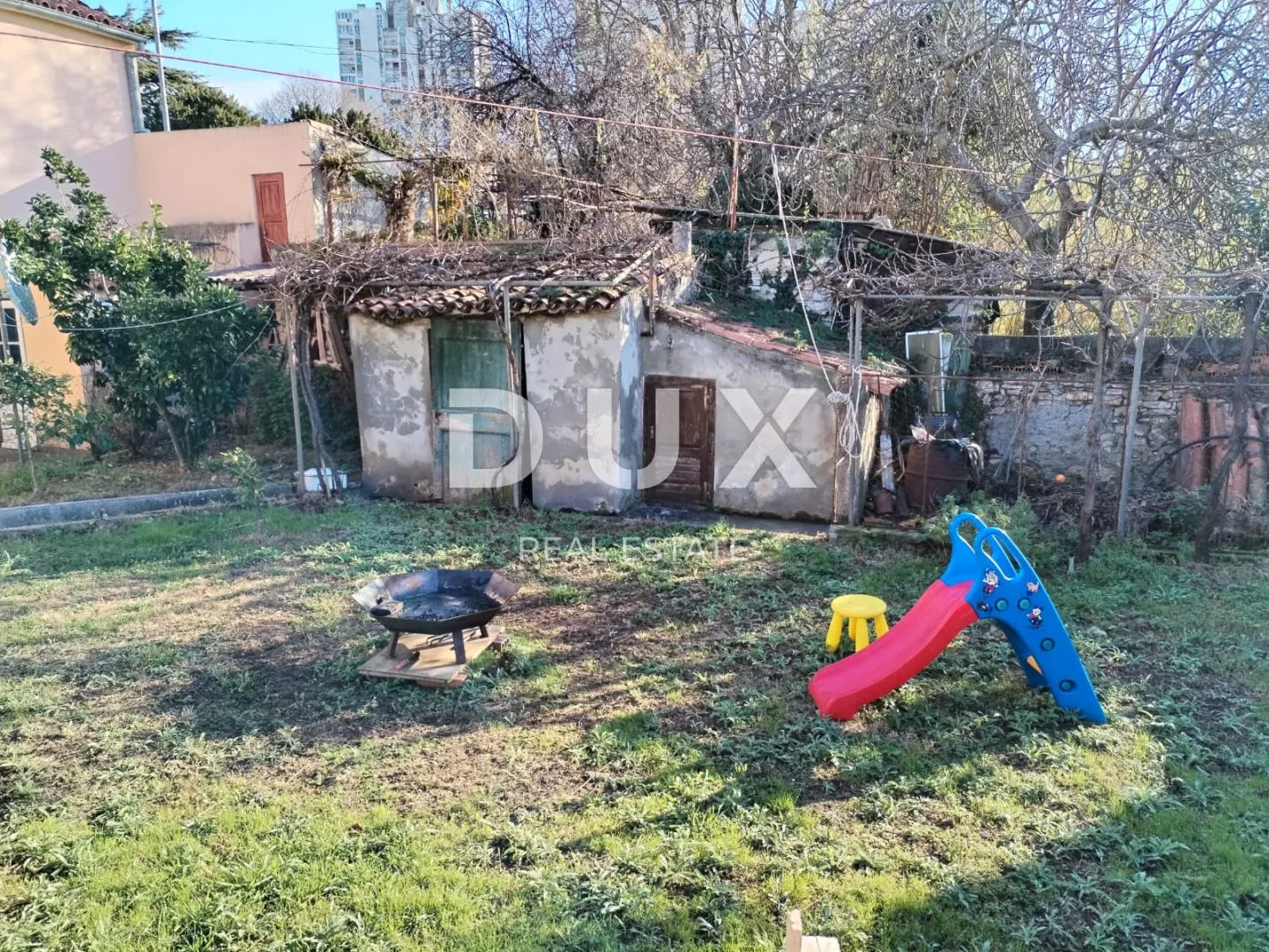 istra,pula - kuća sa dva stana 400 m od mora! - slika 3