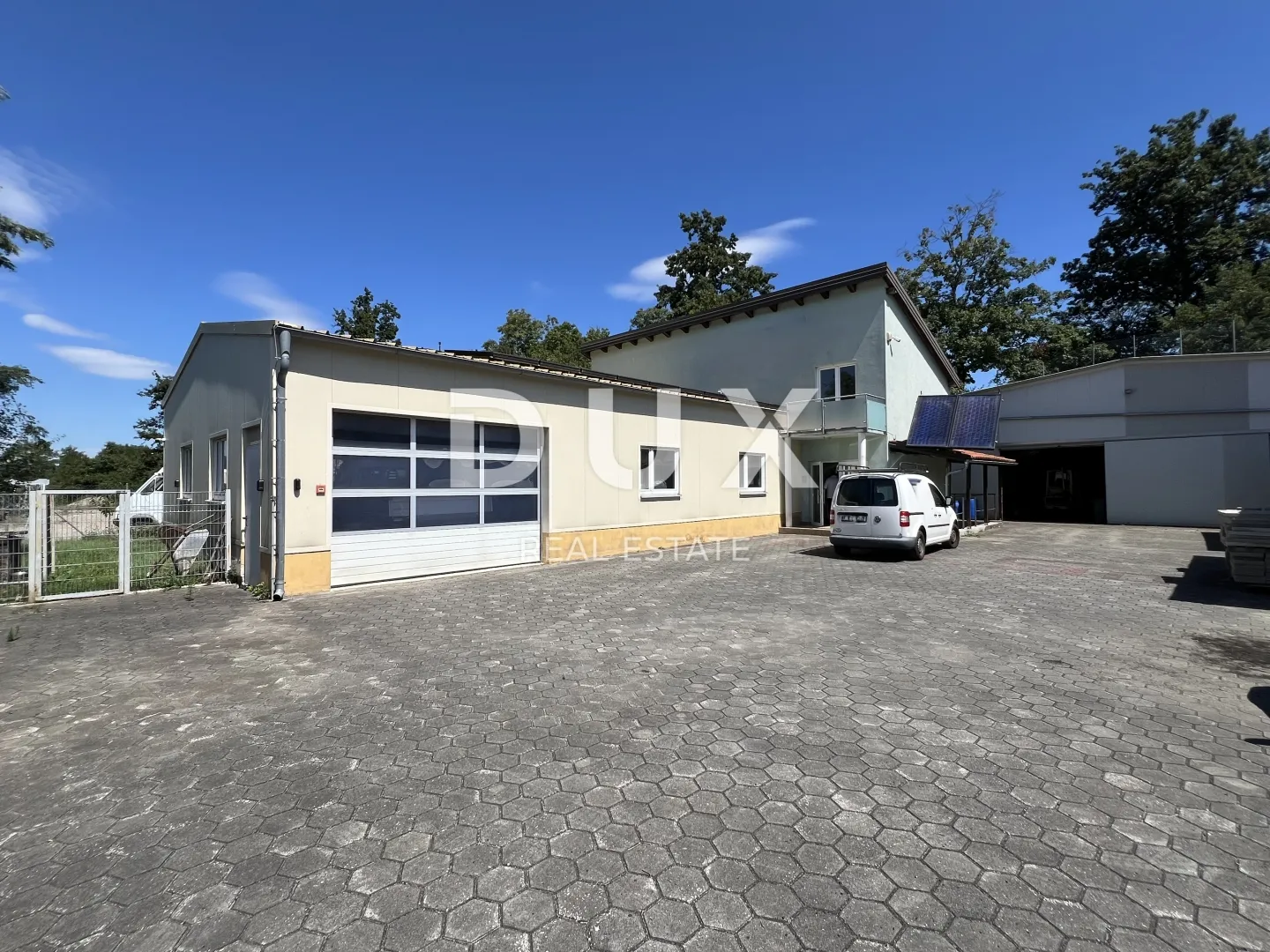 OPATIJA, MATULJI, OKOLICA - poslovno stambena zgrada od 350 m2 + okućnica 1000m2