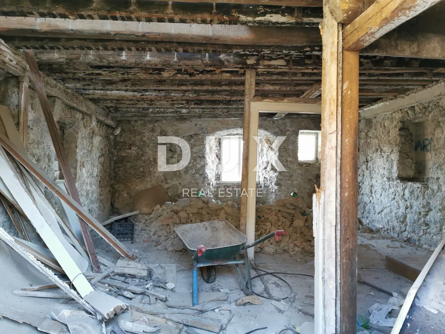 kastav, centar - kuća 246 m2 u starom gradu + okućnica 400m2 - slika 18