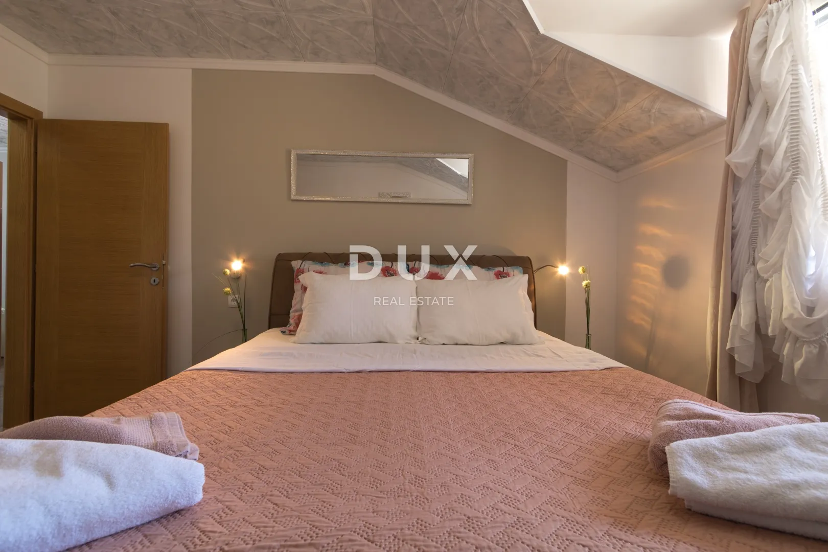 vodice, vila sa 7 apartmana i bazenom - slika 25