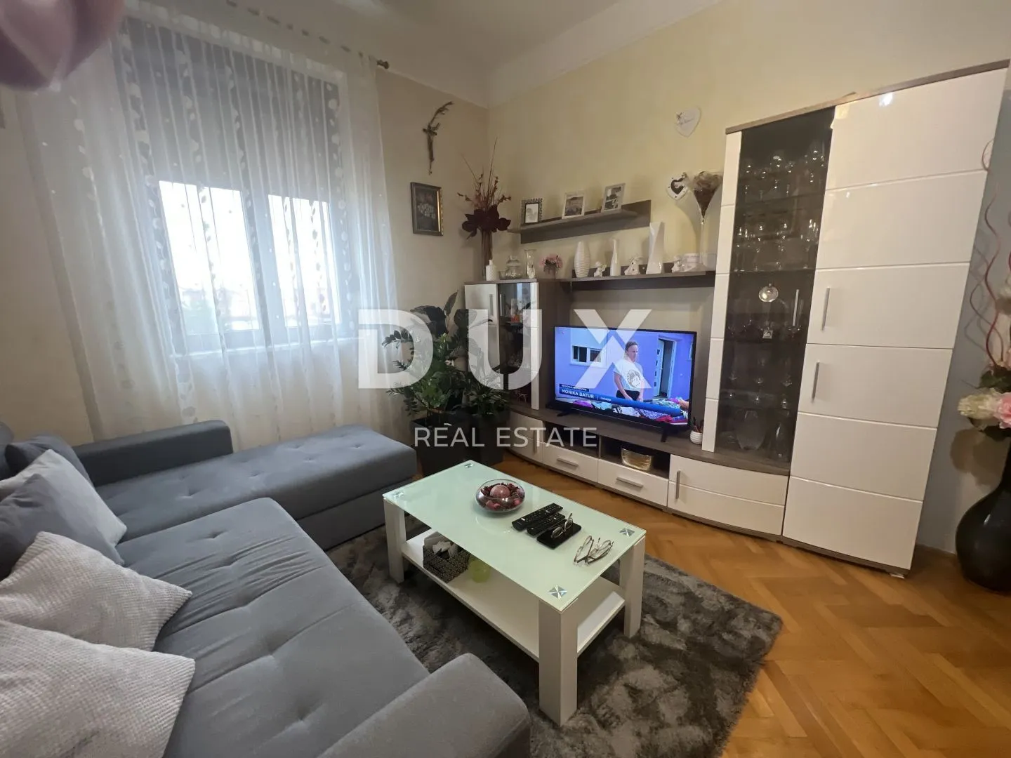 grad kastav - lijepa etaža zgrade u centru grada kastva - slika 9