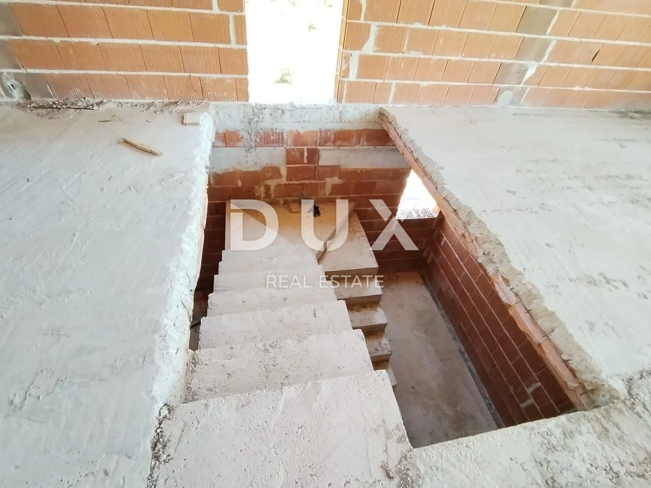 istra, labin - kuća u roh bau fazi - slika 28