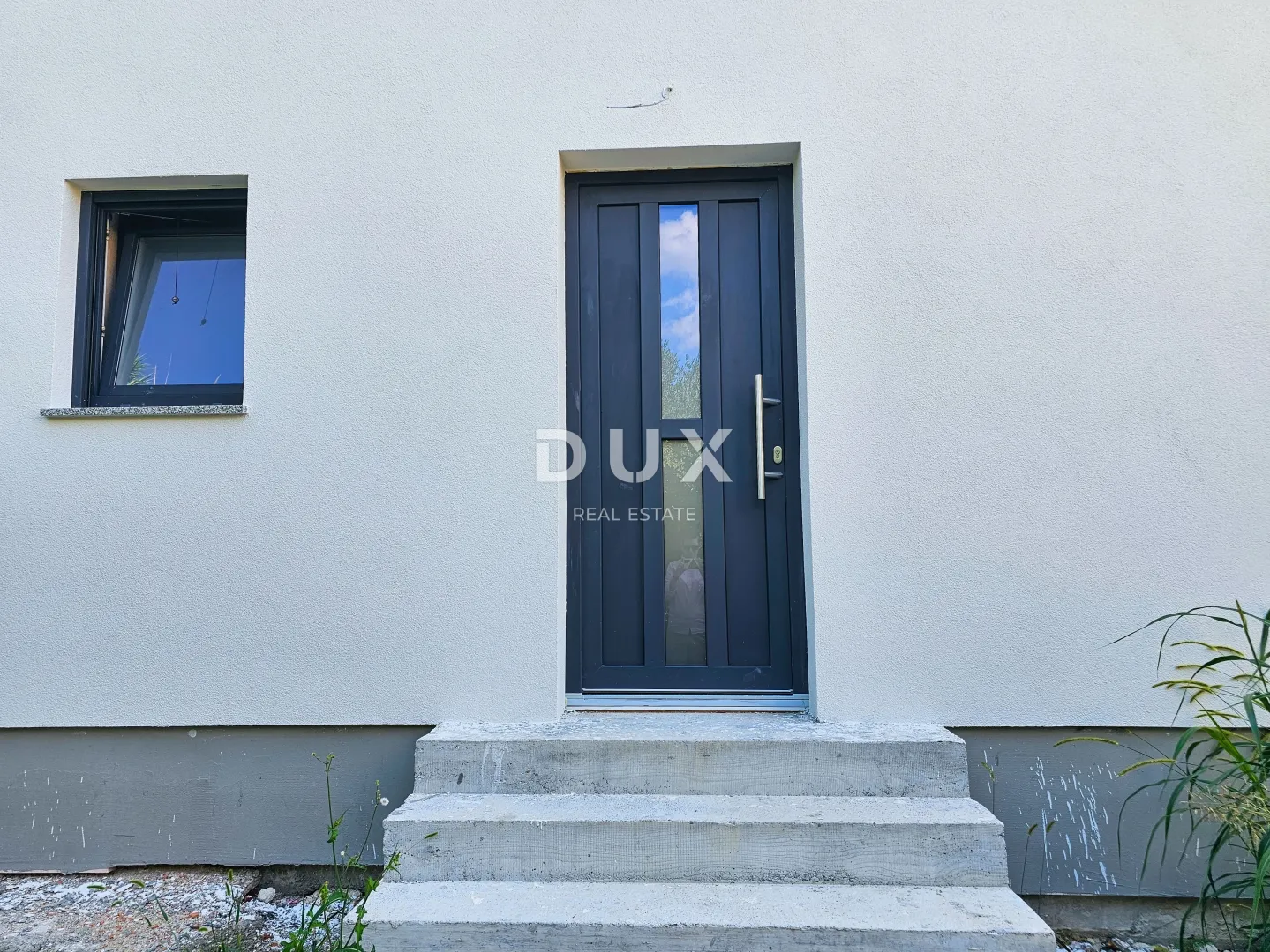 otok rab, banjol - stan u prizemlju s okućnicom i 2 parkirna mjesta, samo 100 m od mora! - slika 2