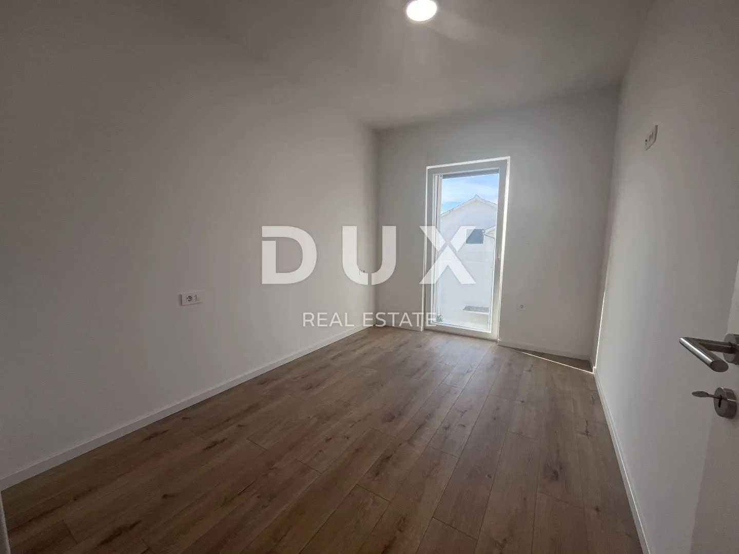 šibenik, vodice - predivan penthouse u novogradnji 1. red do mora - slika 8