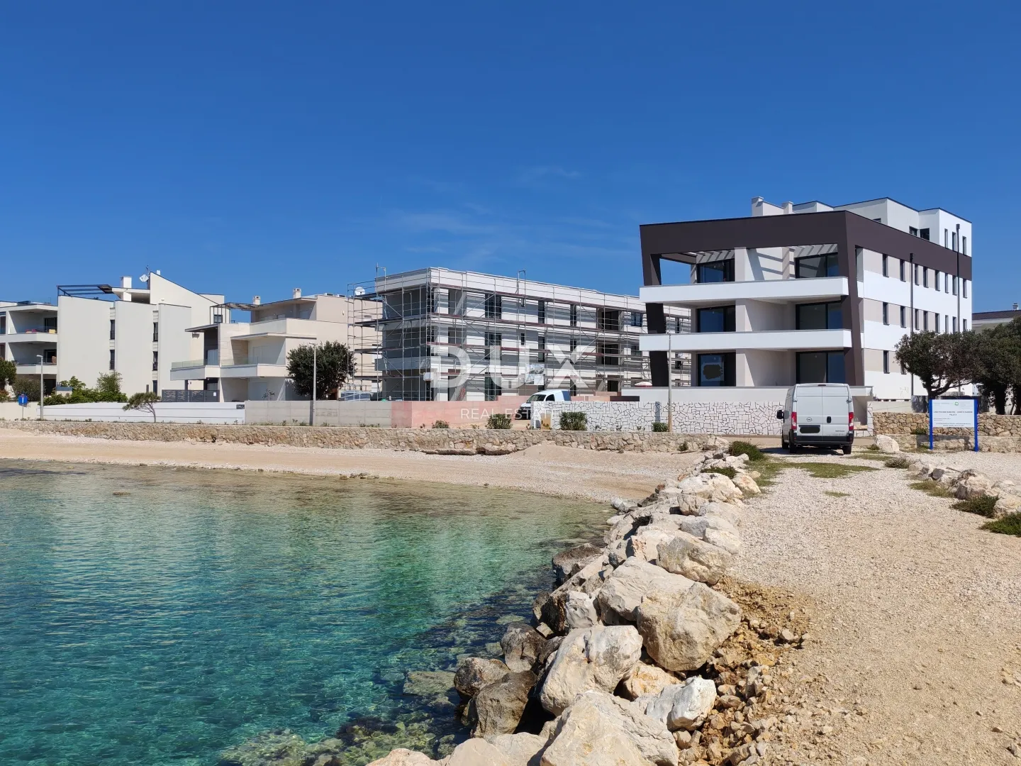 otok pag, mandre - atraktivan dvoetažan stan s vrtom prvi red do mora! s2 - slika 4