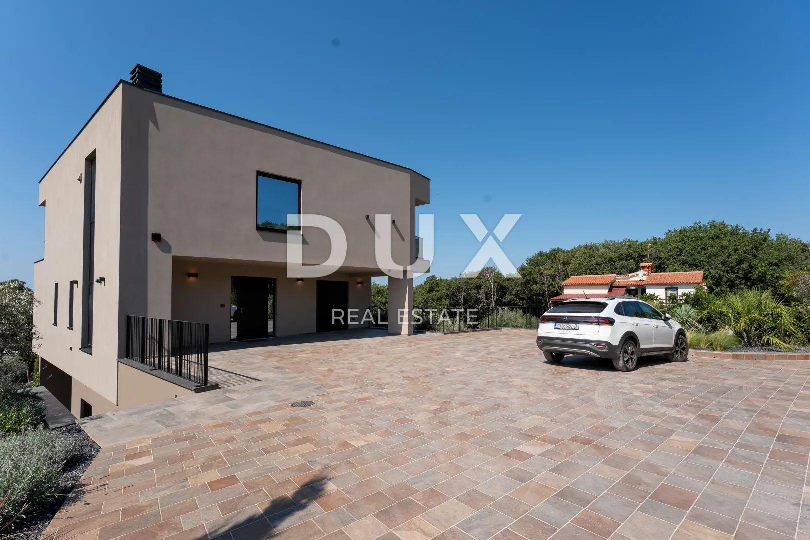 istra, medulin - impresivna vila pored šume s pogledom na more! - slika 39