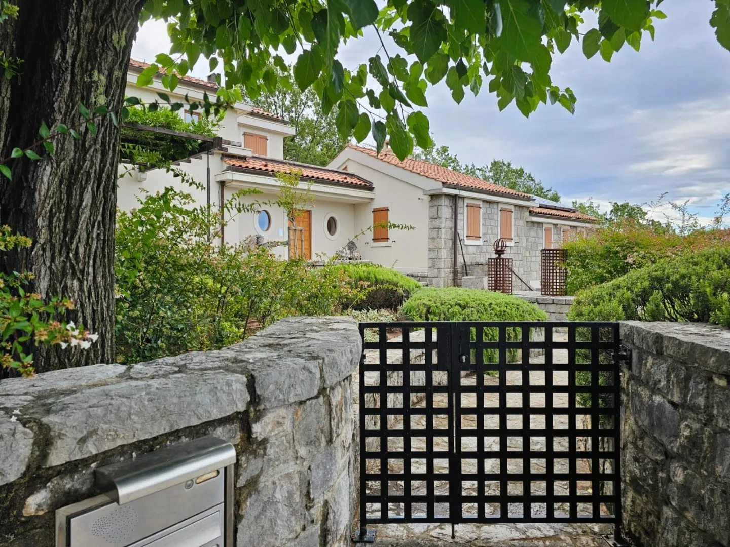 otok krk, poljica (okolica) - luksuzna kamena vila - slika 2