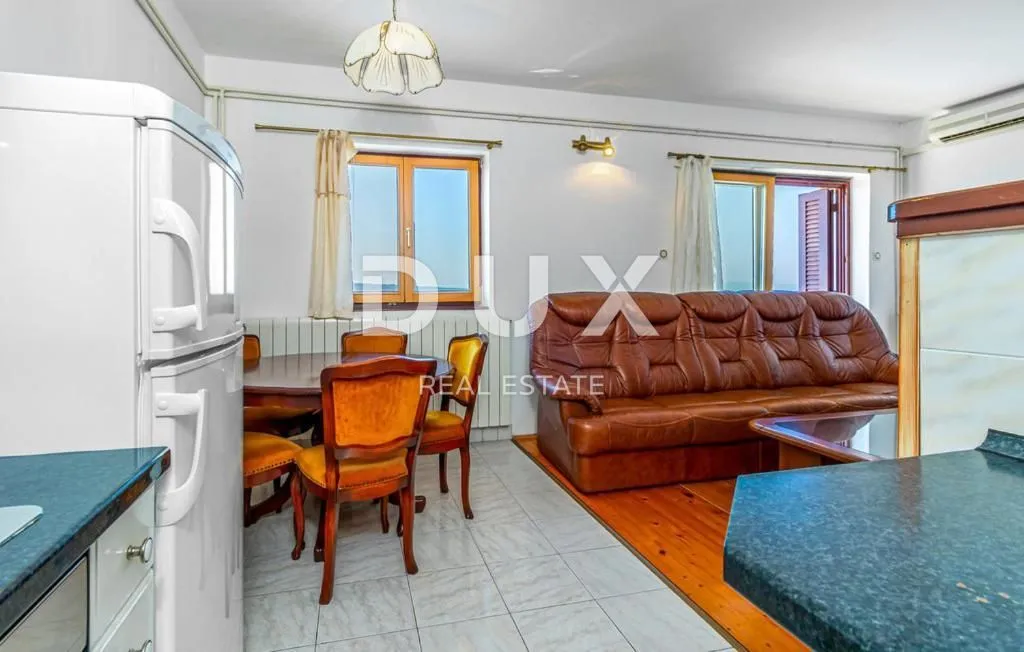 crikvenica - kuća s više apartmana i pogledom na more - slika 11