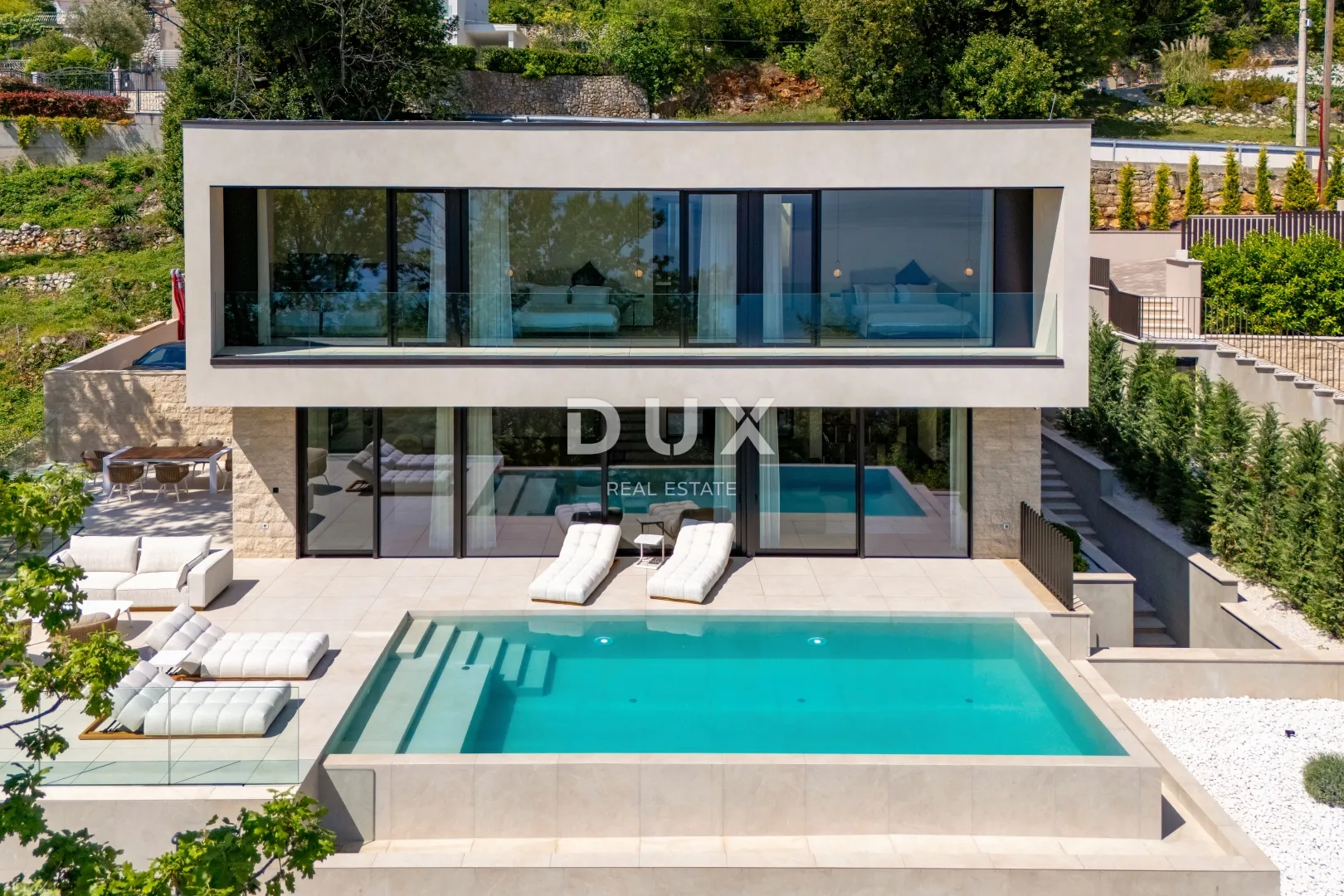 OPATIJA, MOŠĆENIČKA DRAGA - luksuzna vila s bazenom na vrh poziciji s panoramskim pogledom na more