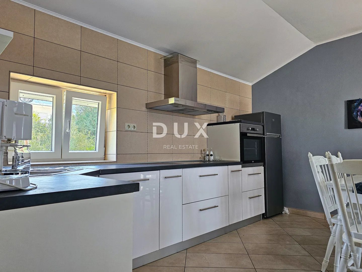 rab, barbat, kuća s apartmanima, 763 m2, drugi red do mora - slika 8