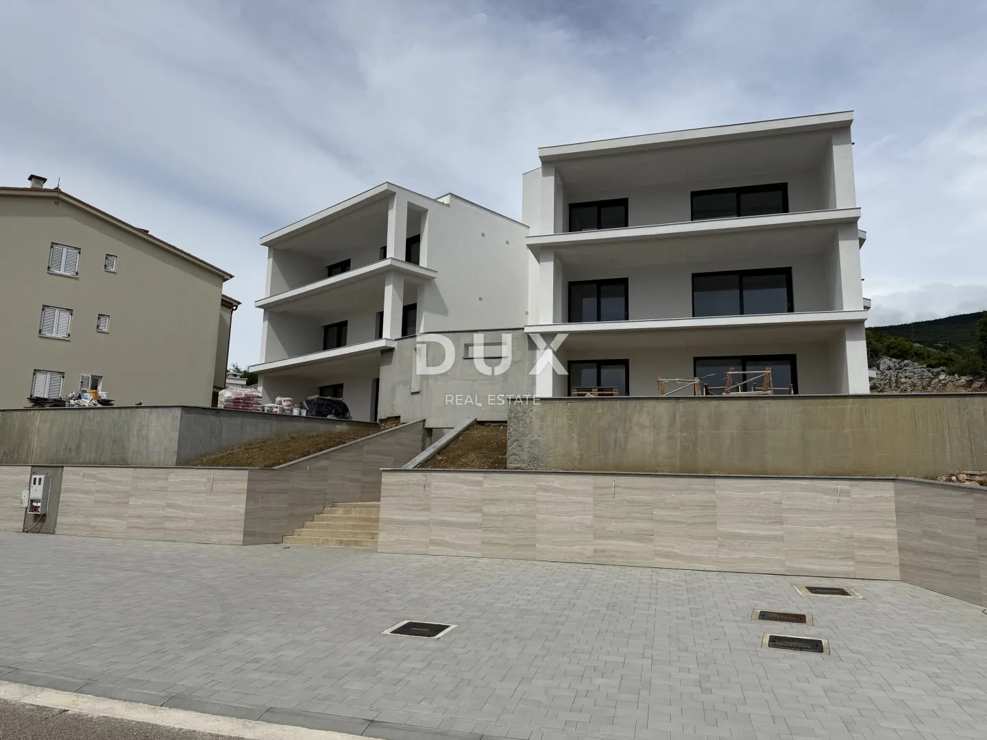 klenovica - luksuzni penthouse s krovnom terasom, 100m od mora - slika 7