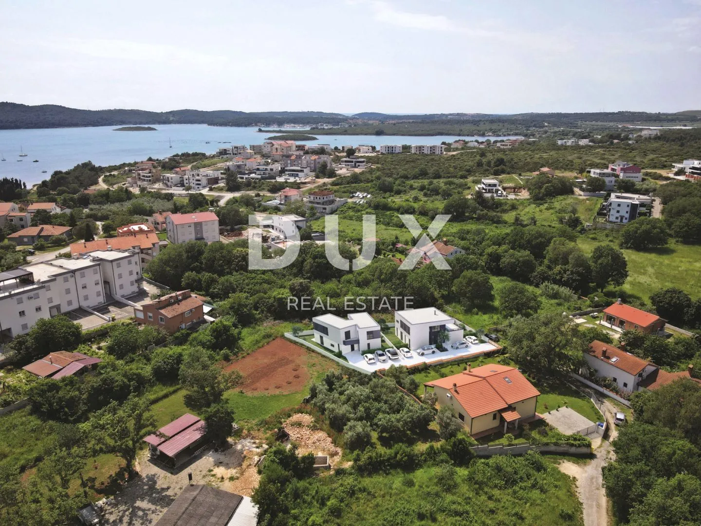 istra, medulin - kuća moderne arhitekture s tri stambene jedinice - slika 6