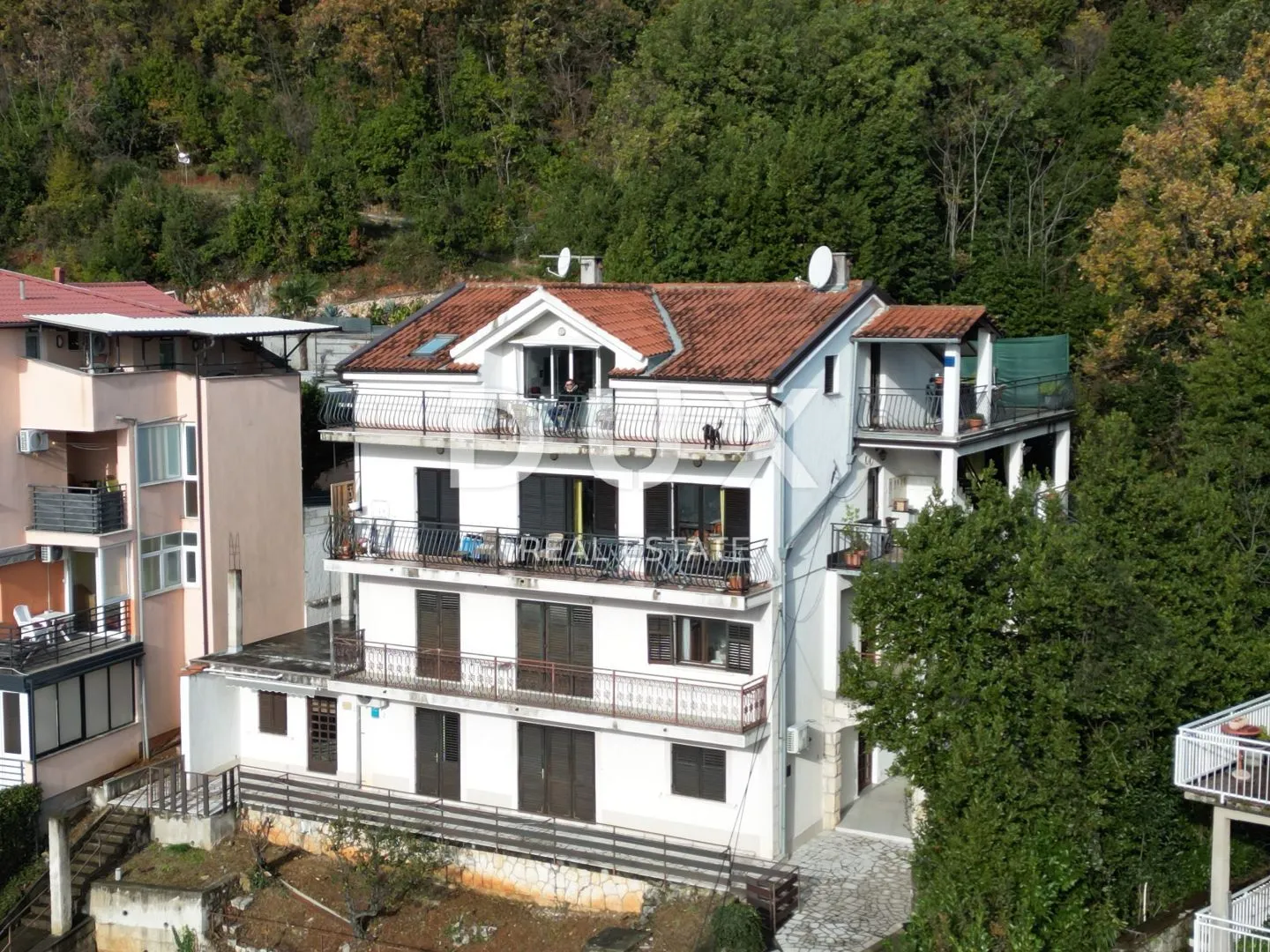 opatija - dio kuće s pogledom na more s 2 stana i 1 apartmanom - slika 4