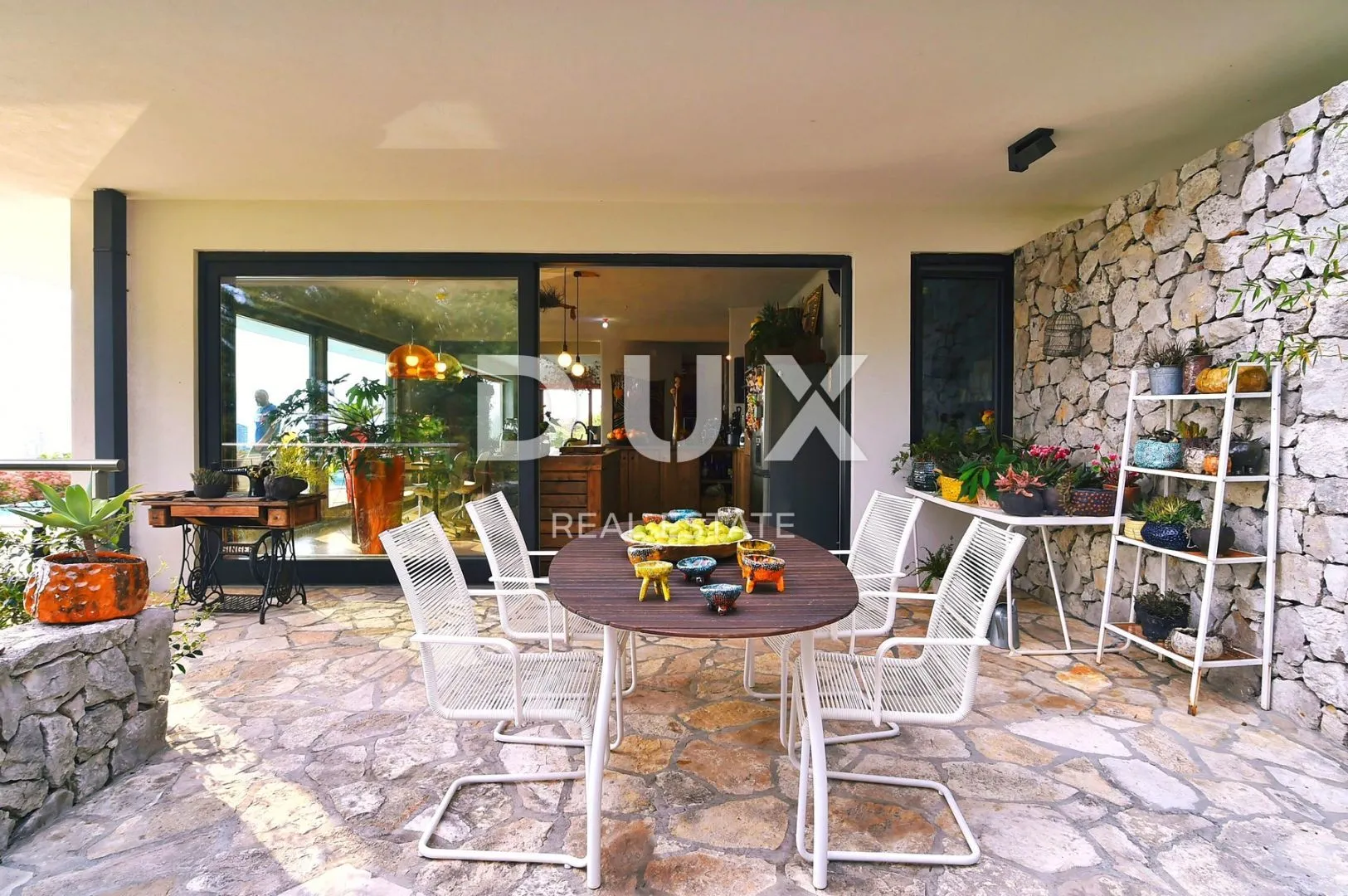 kostrena - predivna vila s bazenom na parceli od 2200m2 - slika 11