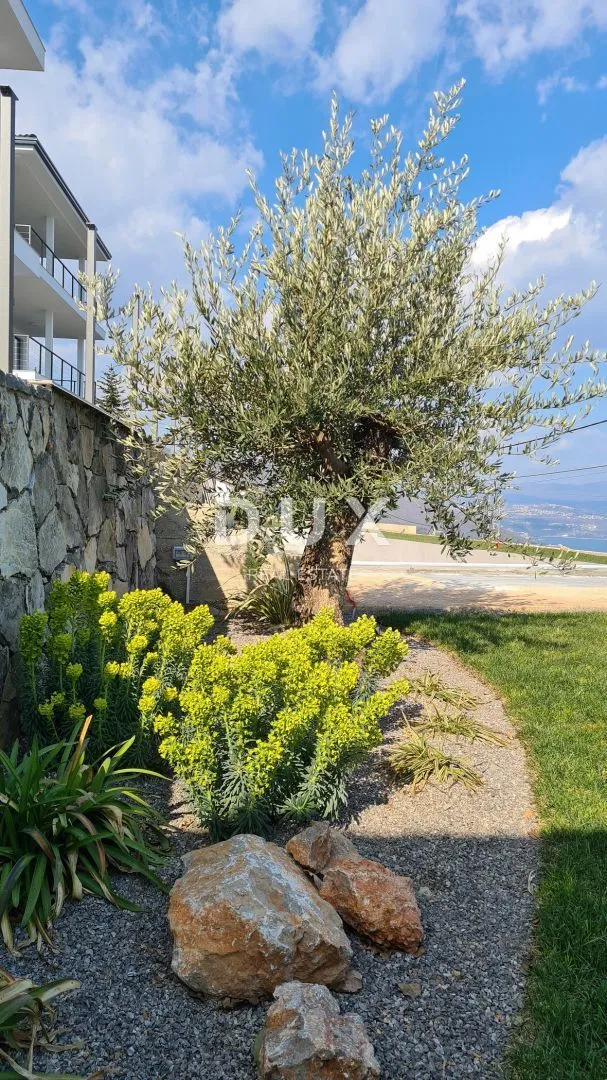 opatija, lovran, liganj - stan u vili s bazenom 120m2+terasa 27m2s panoramskim pogledom na more + okoliš 105m2 - slika 36