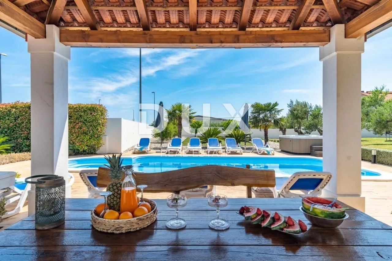 split, kaštel - predivna vila s bazenom i pogledom na more - slika 35