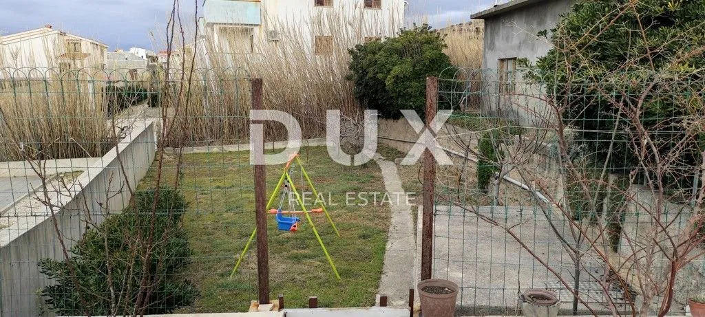 otok pag - kuća s velikom okućnicom - slika 19