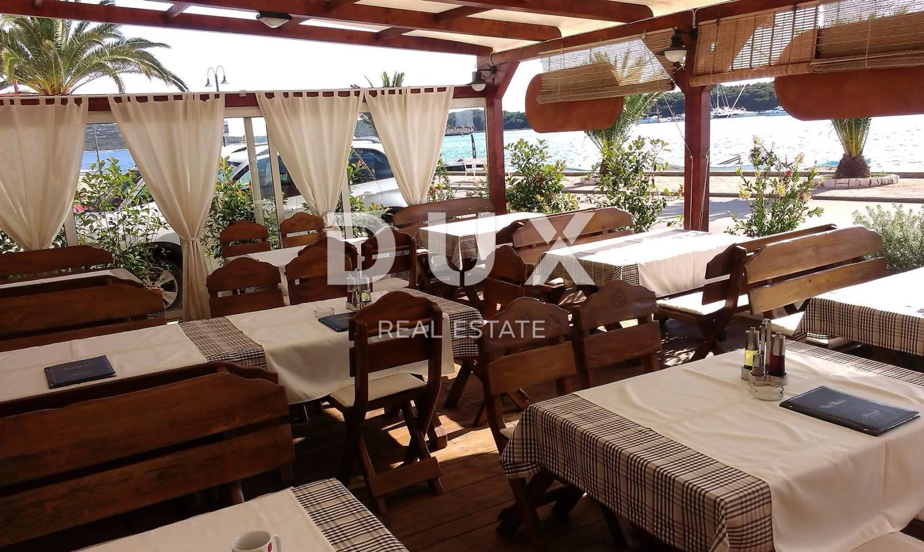 šibenik, rogoznica - predivna kamena kuća i restoran uz more - slika 15