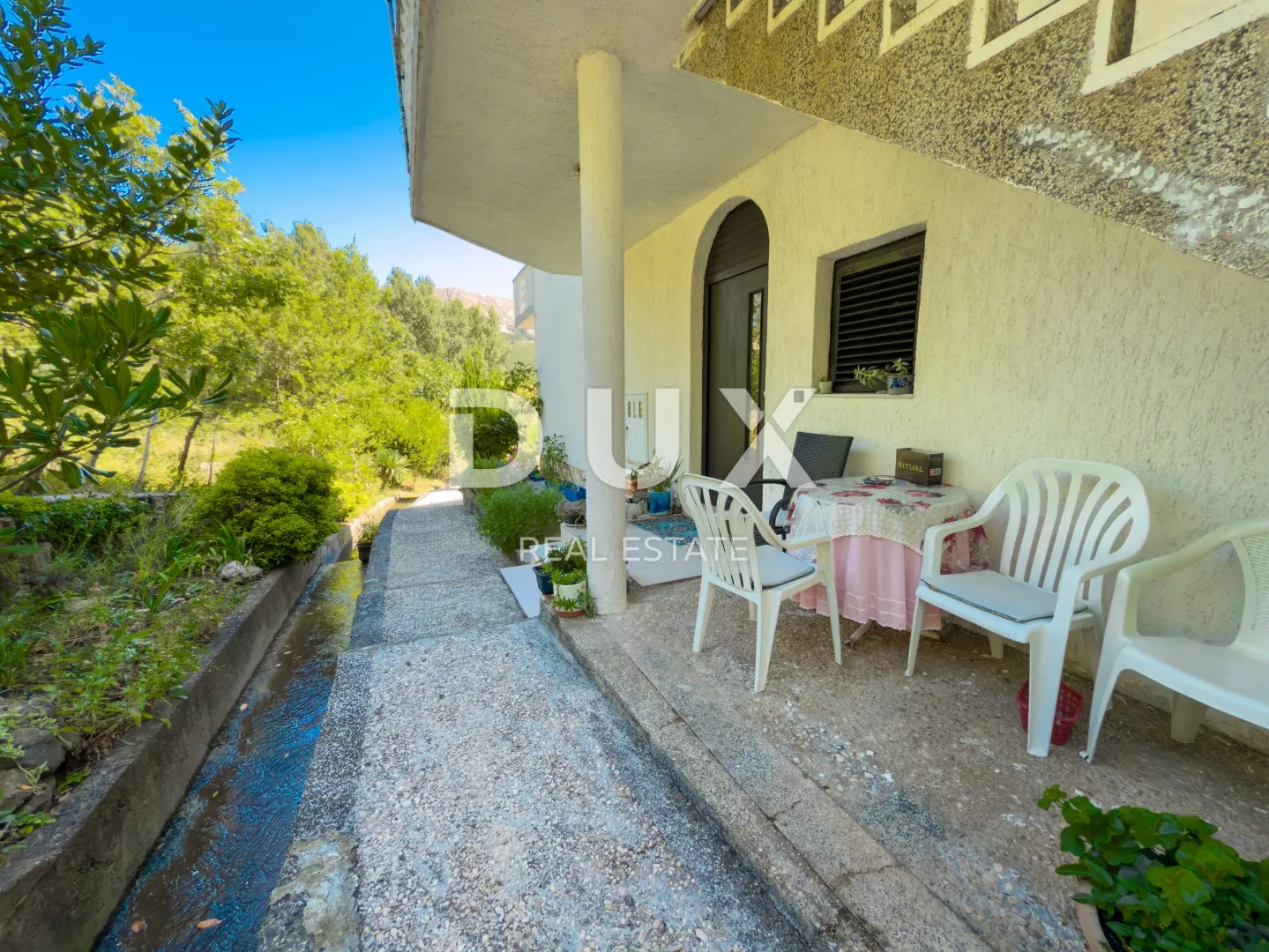 otok krk, baška - kuća s 5 apartmana i velikom okućnicom - slika 7