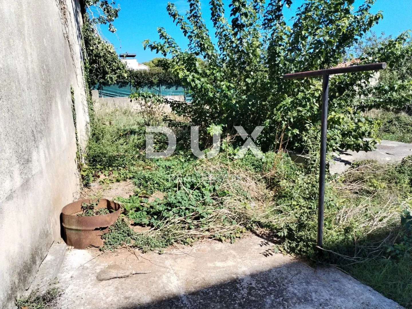 istra,ližnjan- kuća sa građevinskom dozvolom za renovaciju. pogled more i kvarner! - slika 12