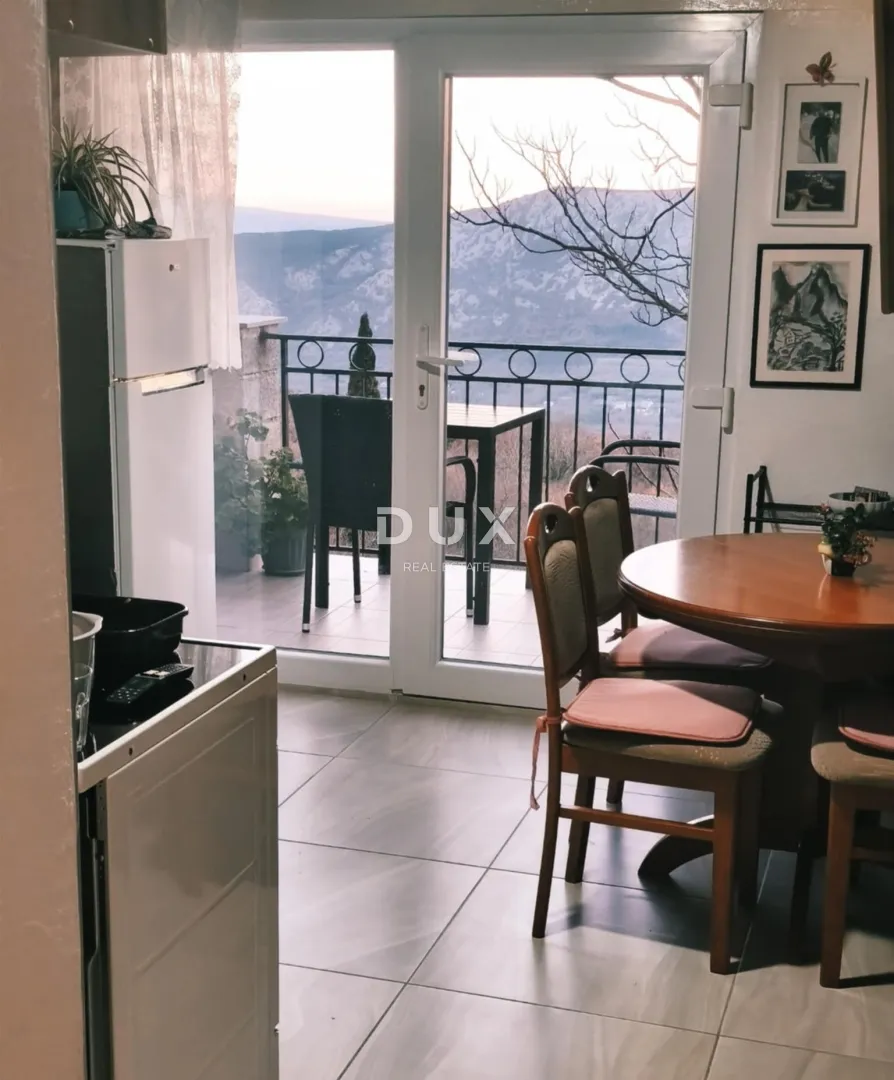 CRIKVENICA, BELGRAD - dva stana s balkonima s pogledom na more + dvorište! PRILIKA! - Grižane, Vinodolska općina
