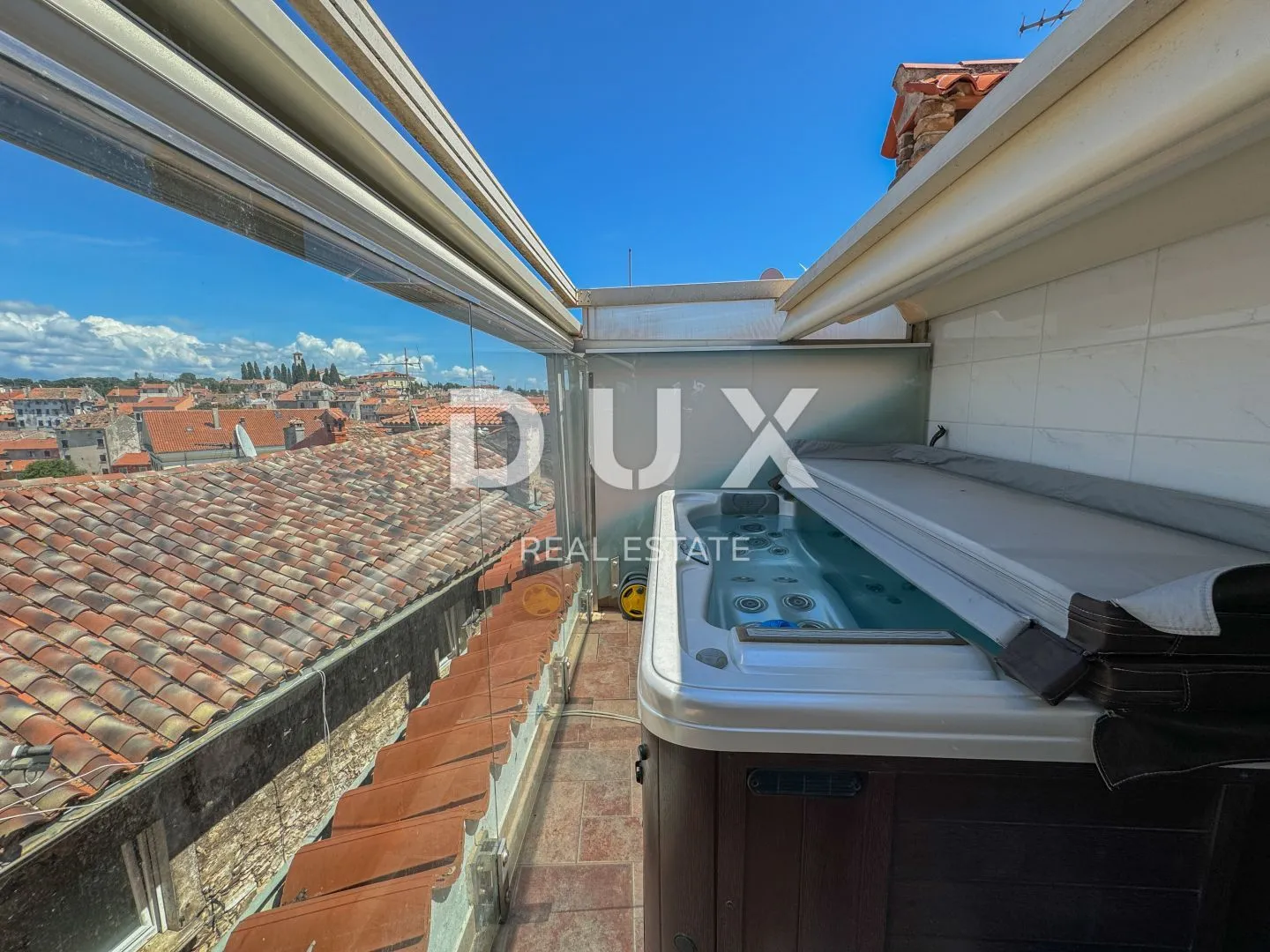 rovinj, centar – vrhunsko uređeni objekt u srcu rovinja s krovnom terasom, pogled, jacuzzi - slika 9