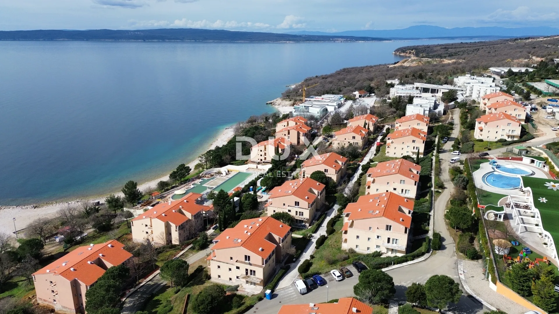 novi vinodolski – stan od 65m² u ekskluzivnom resortu, prvi red do mora s privatnom plažom - slika 7