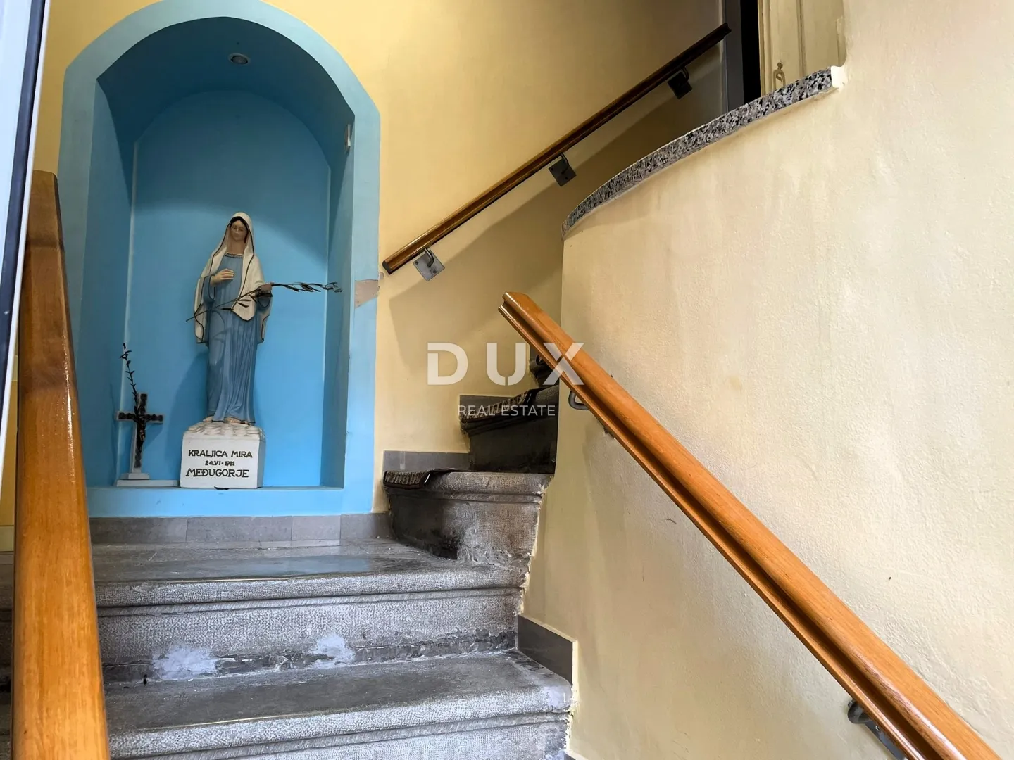 otok krk, grad krk - rijetkost na tržištu! povijesna kuća u samom centru grada - slika 2