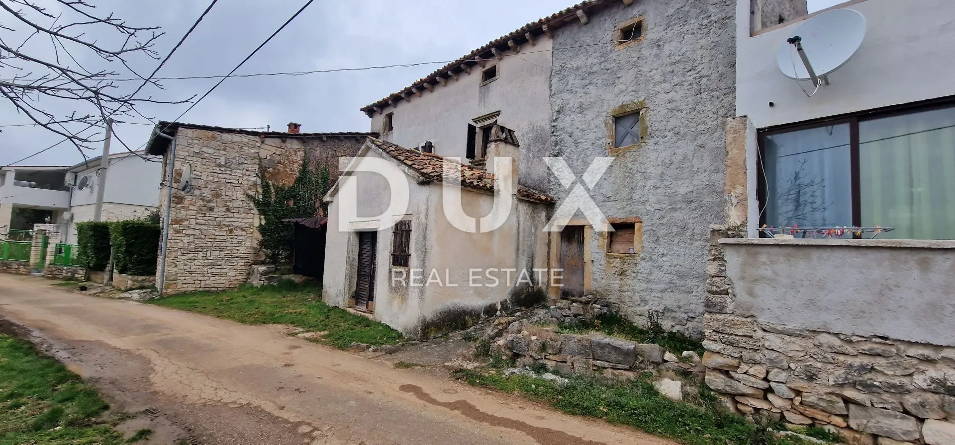 istra, motovun, okolica - dvije kuće za adaptaciju s dvorištem - slika 11