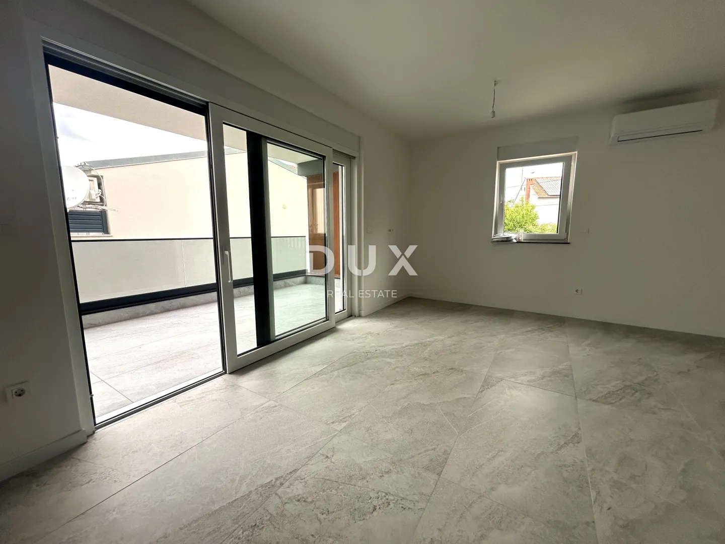 šibenik, vodice - novogradnja, 120 m od plaže, garaža, ostava, 3 sobe - slika 3