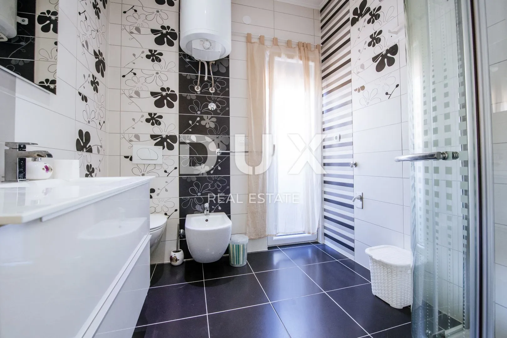 otok pag, košljun - vila pored mora sa 4 apartmana - slika 17