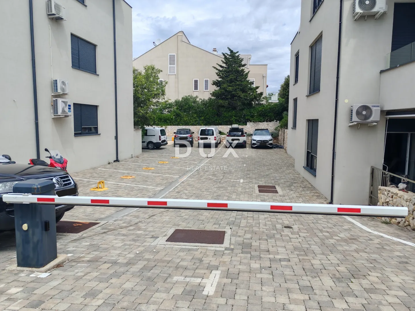 otok pag, mandre - kompletno namješten stan 2. red do mora - slika 4
