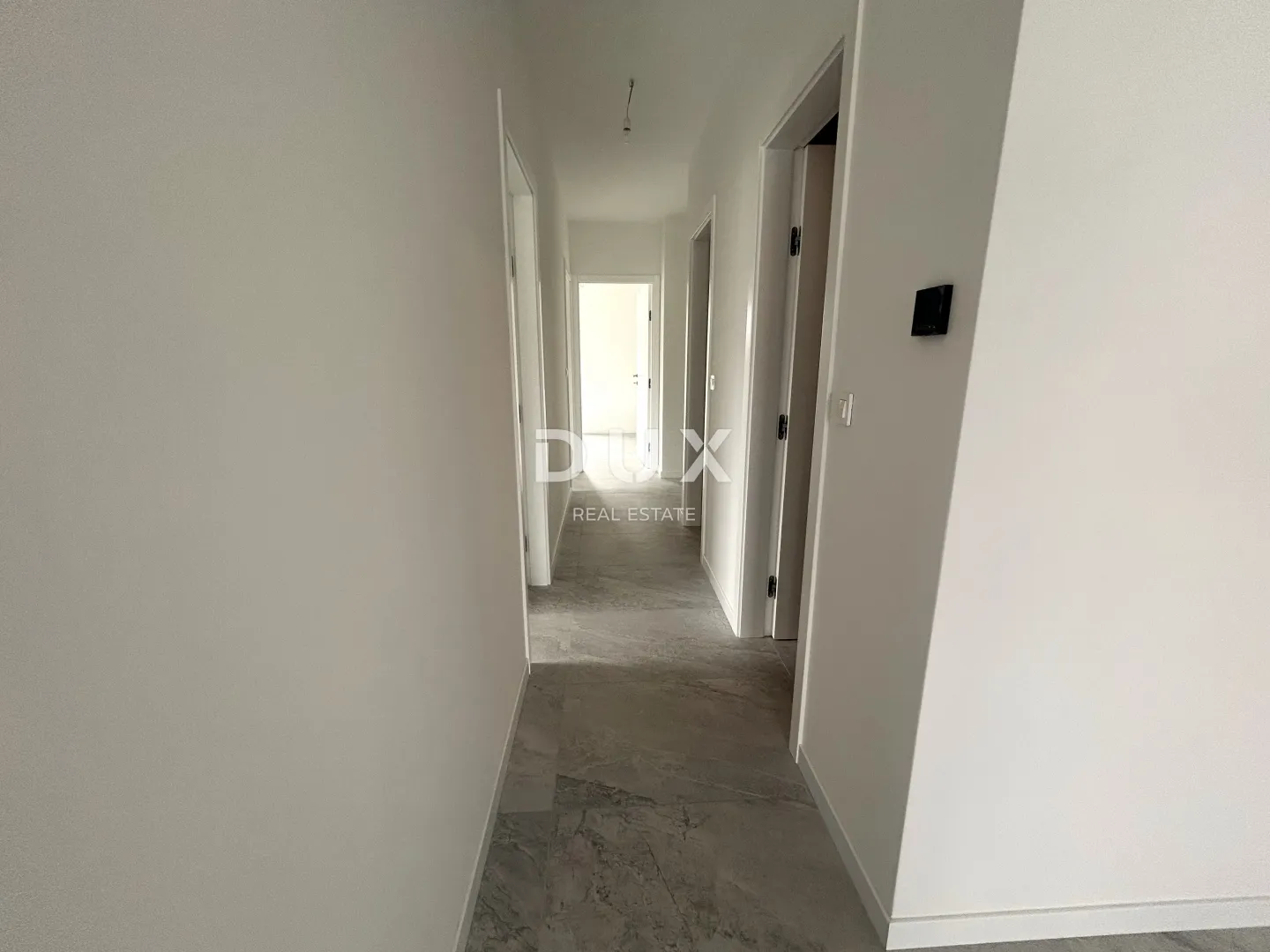 šibenik, vodice - novogradnja, 120 m od plaže, garaža, ostava, 3 sobe - slika 7