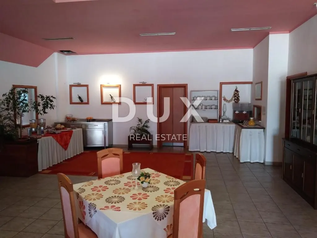 istra,poreč - hotel sa bazenom i prostranom okućnicom! - slika 24