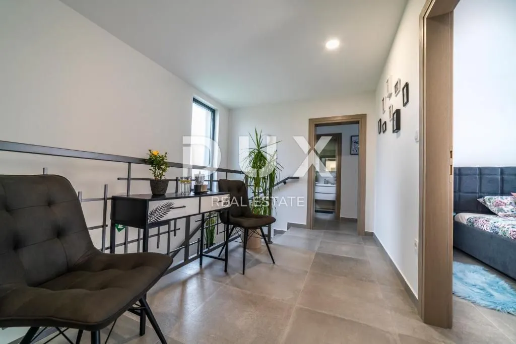 istra, poreč - moderna vila s bazenom - slika 24