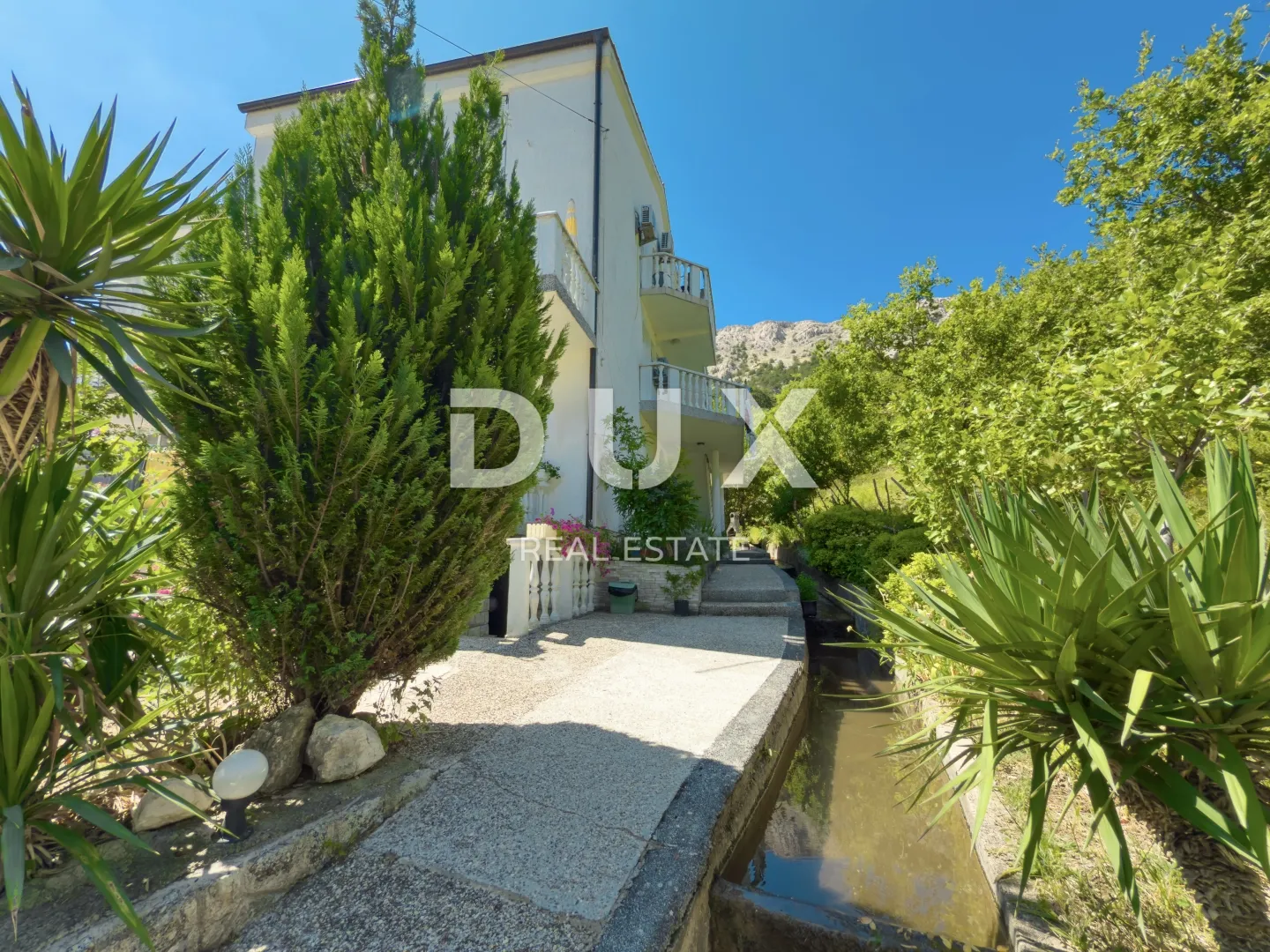 otok krk, baška - kuća s 5 apartmana i velikom okućnicom - slika 43