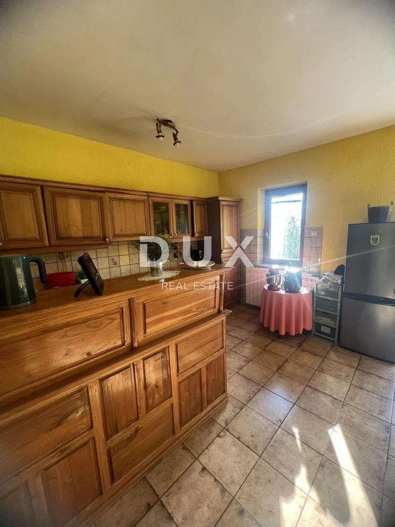 čepić-kuća sa 2 stambene jedinice - slika 11