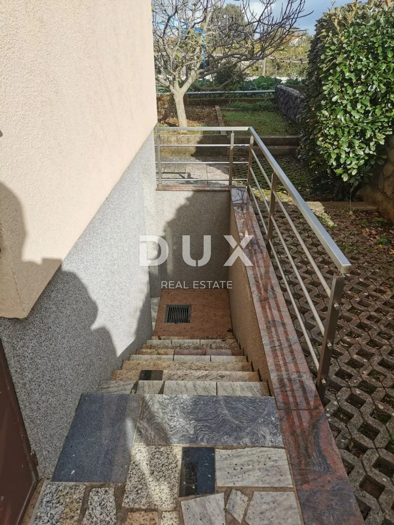 malinska (okolica) - samostojeća kuća sa dva stana + podrum - slika 32
