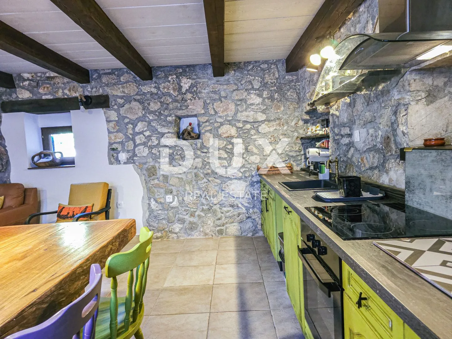 otok krk - renovirana kamena kuća, prepuna šarma i autentičnih detalja - slika 12