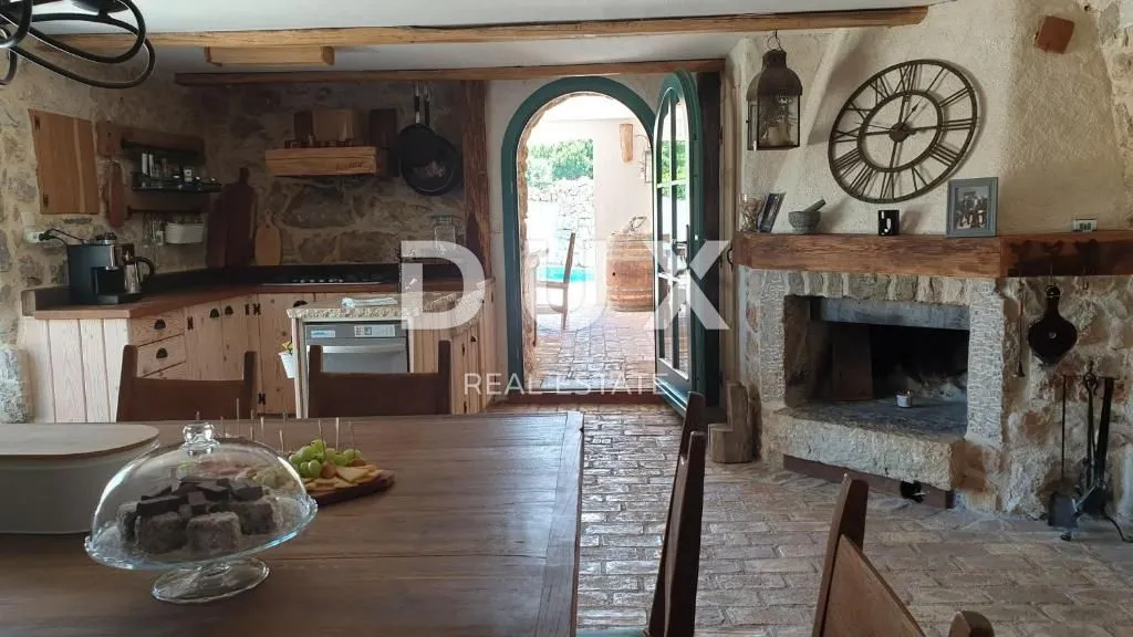 otok krk, malinska - šarmantna kamena kuća s bazenom - slika 25