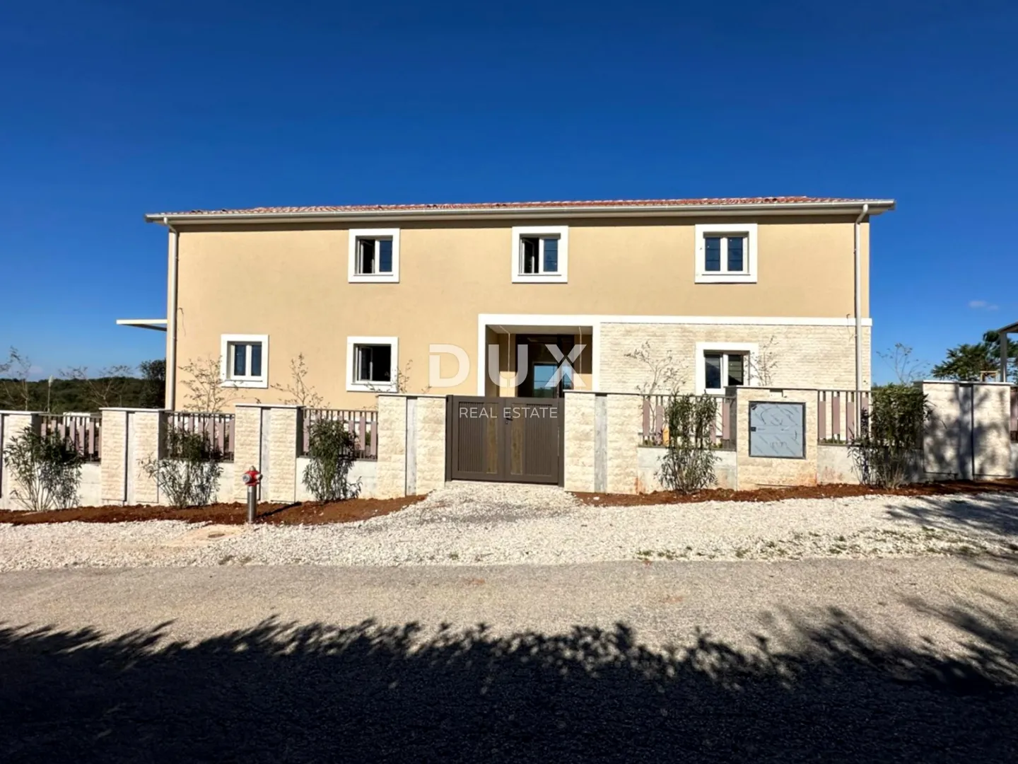 istra, buje - luksuzna vila s panoramskim pogledom - slika 3