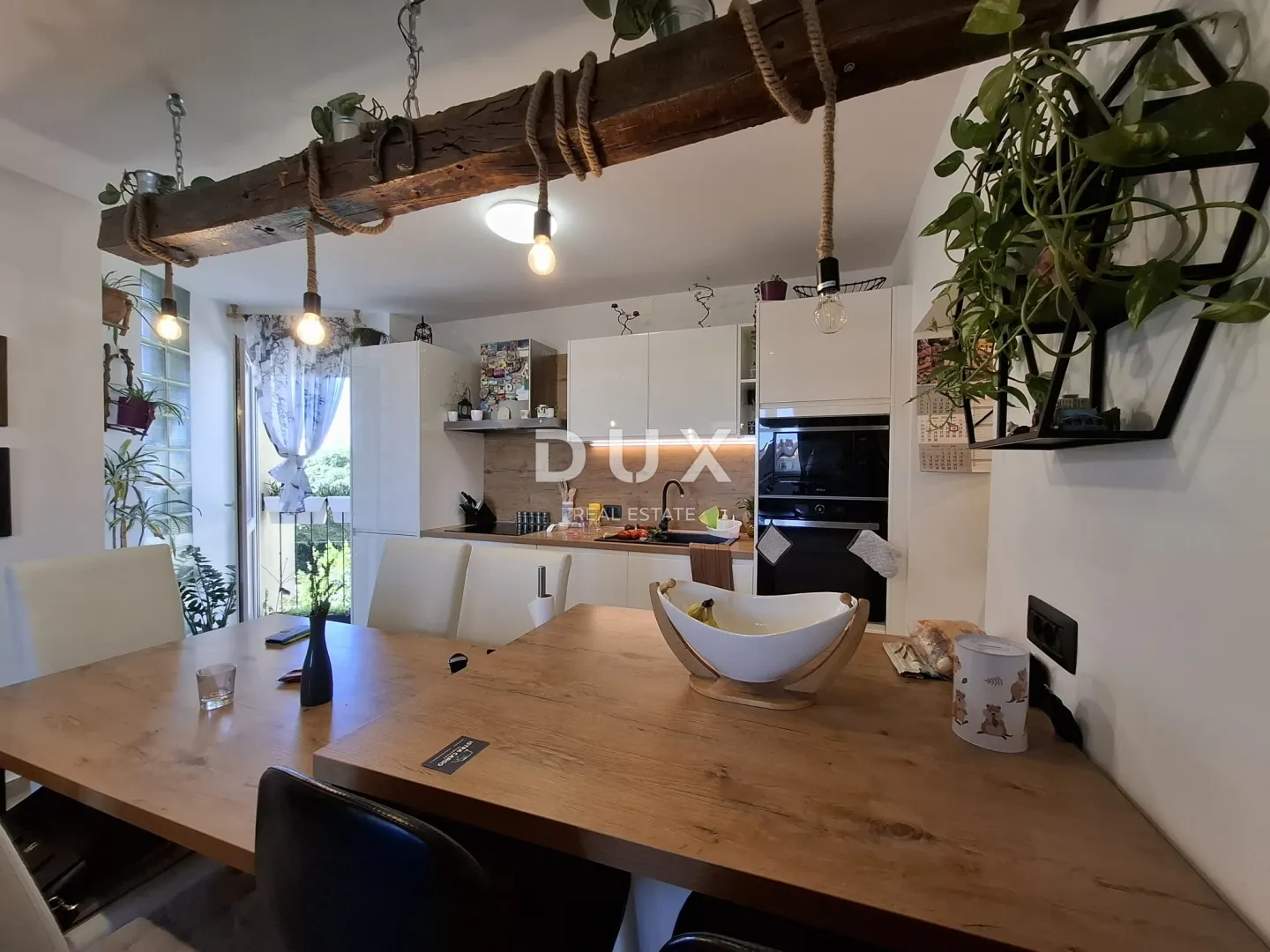istra, pula - potpuno renoviran stan 52 m² s velikim spremištem - slika 3