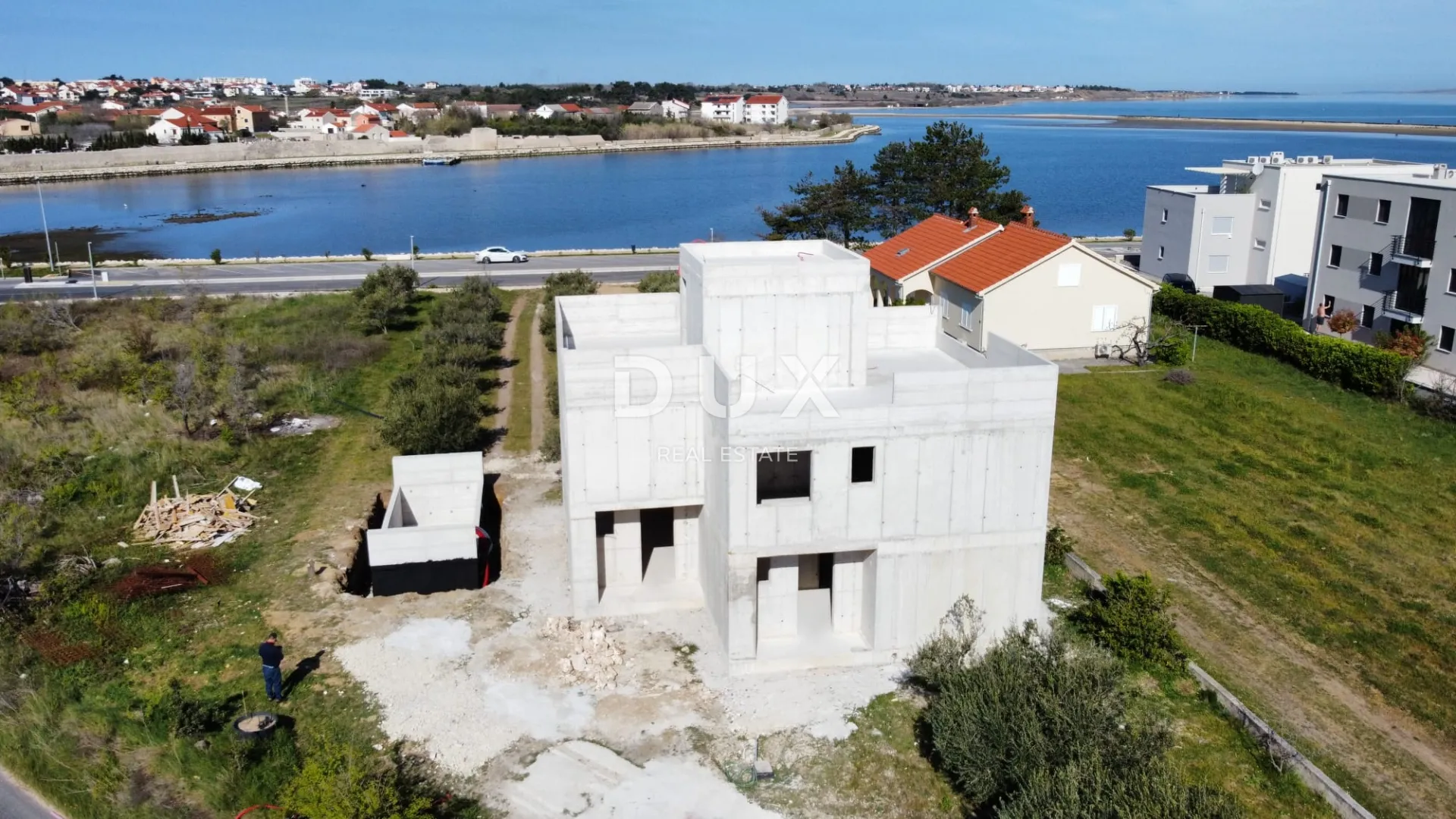 zadar, nin - duplex zgrada sa dva etažna stana i bazenima - slika 8